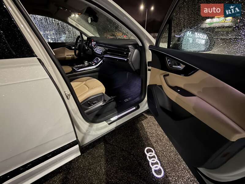 Внедорожник / Кроссовер Audi Q7 2023 в Киеве