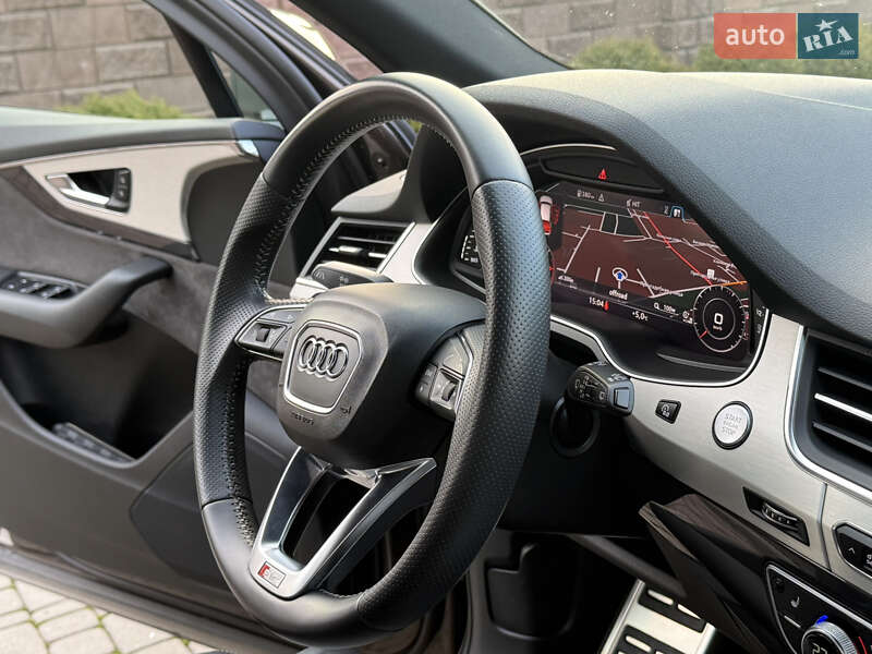 Внедорожник / Кроссовер Audi Q7 2017 в Ровно