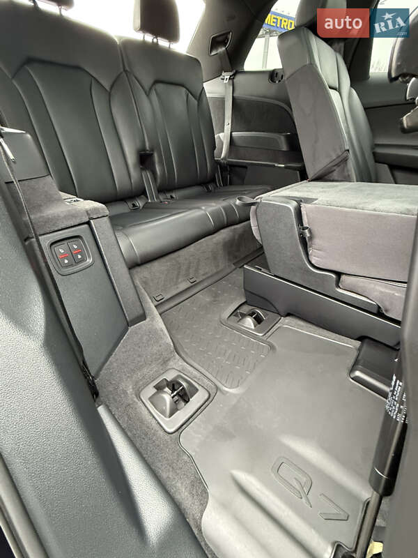 Внедорожник / Кроссовер Audi Q7 2016 в Киеве