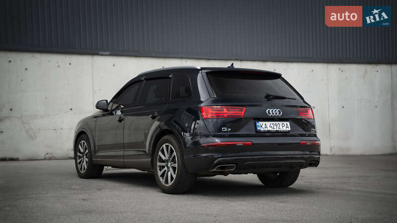 Внедорожник / Кроссовер Audi Q7 2017 в Киеве