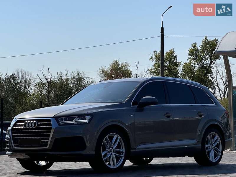 Внедорожник / Кроссовер Audi Q7 2015 в Днепре