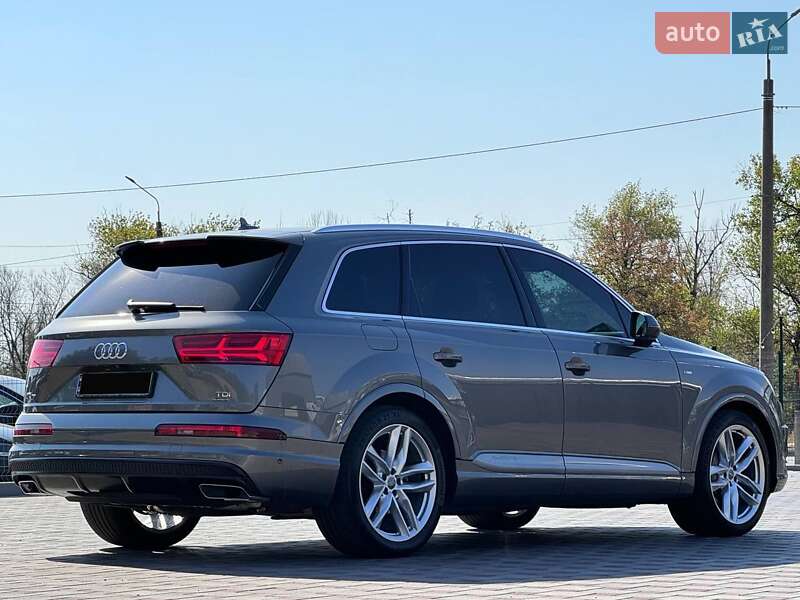 Внедорожник / Кроссовер Audi Q7 2015 в Днепре