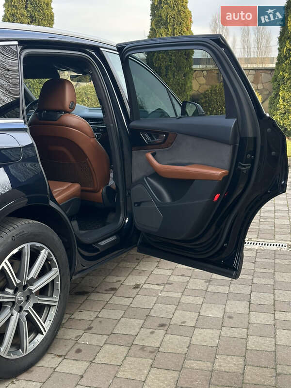 Внедорожник / Кроссовер Audi Q7 2017 в Сарнах