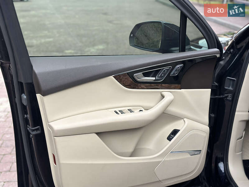 Внедорожник / Кроссовер Audi Q7 2017 в Стрые