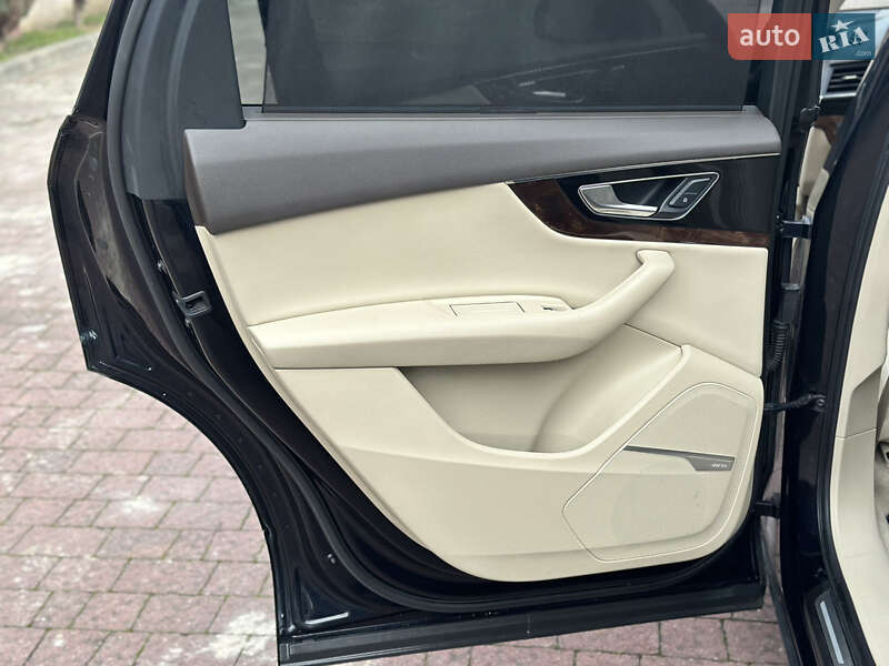 Внедорожник / Кроссовер Audi Q7 2017 в Стрые