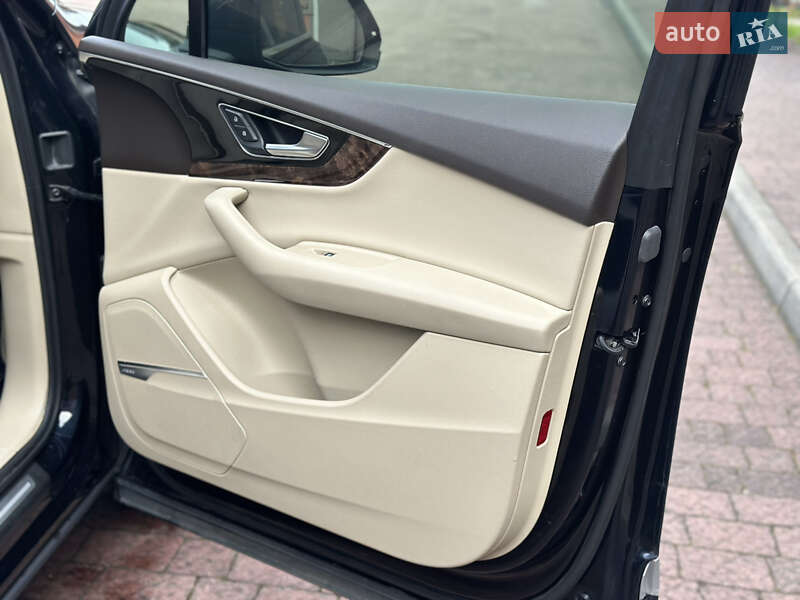 Внедорожник / Кроссовер Audi Q7 2017 в Стрые