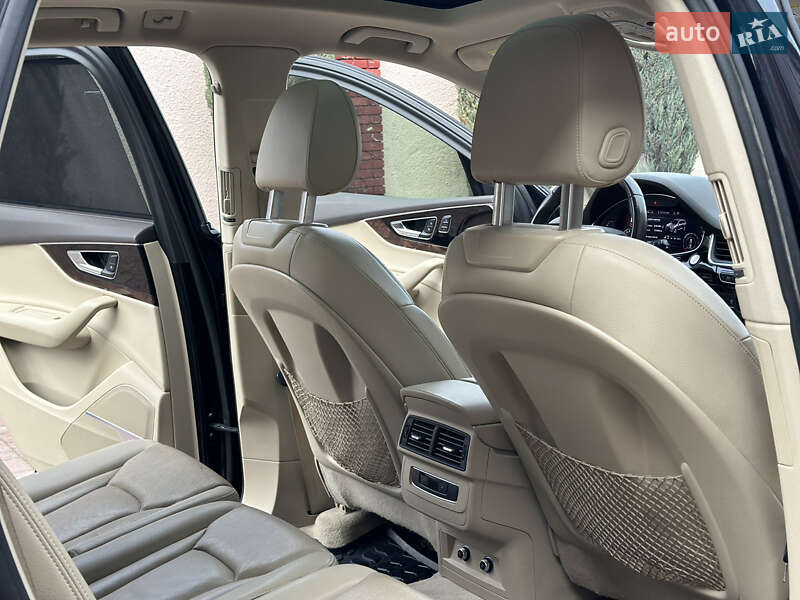 Внедорожник / Кроссовер Audi Q7 2017 в Стрые