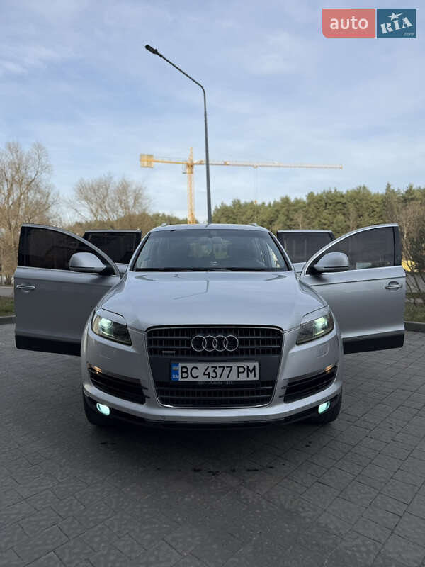 Внедорожник / Кроссовер Audi Q7 2006 в Новояворовске