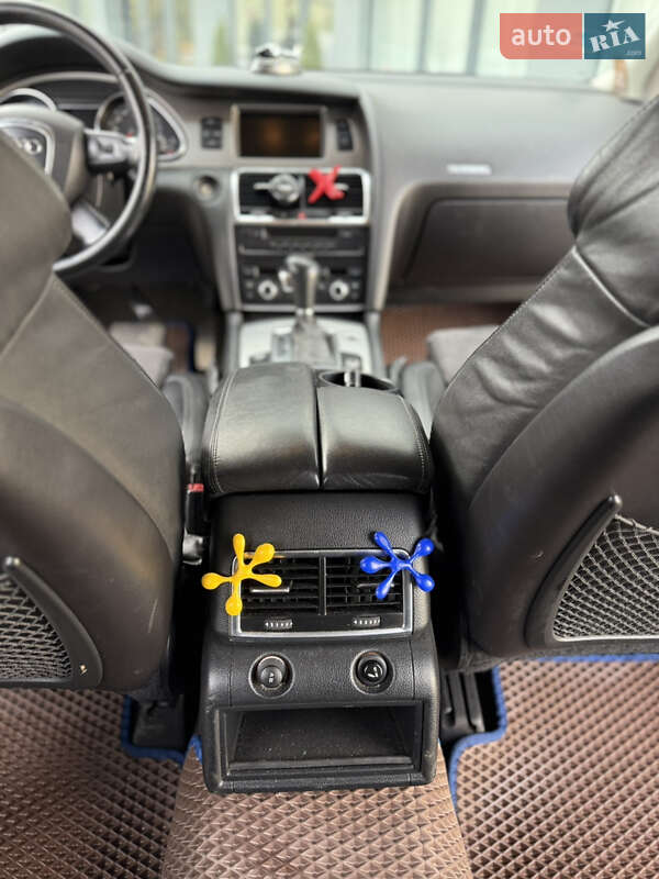 Внедорожник / Кроссовер Audi Q7 2006 в Новояворовске