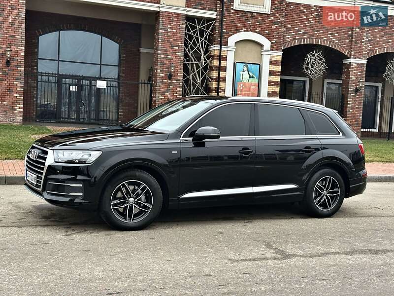 Внедорожник / Кроссовер Audi Q7 2016 в Киеве
