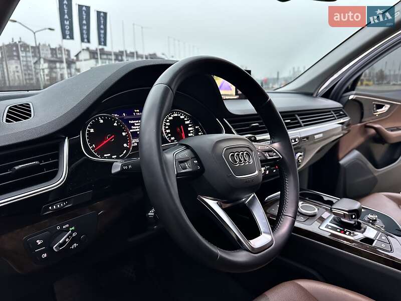 Внедорожник / Кроссовер Audi Q7 2016 в Киеве