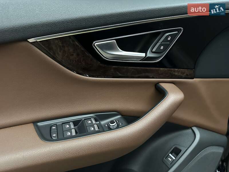 Внедорожник / Кроссовер Audi Q7 2016 в Киеве