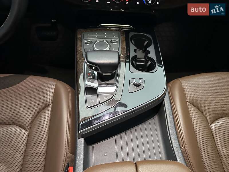 Внедорожник / Кроссовер Audi Q7 2016 в Киеве