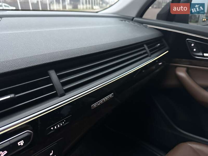 Внедорожник / Кроссовер Audi Q7 2016 в Киеве