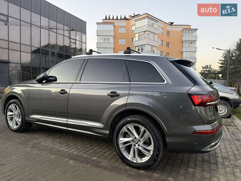 Внедорожник / Кроссовер Audi Q7 2020 в Новояворовске