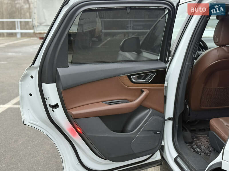 Внедорожник / Кроссовер Audi Q7 2016 в Киеве