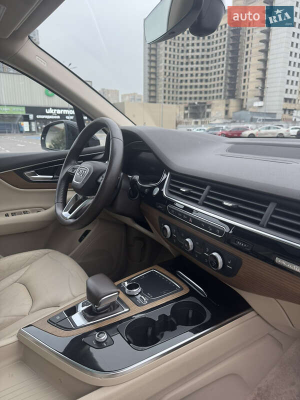 Внедорожник / Кроссовер Audi Q7 2017 в Киеве