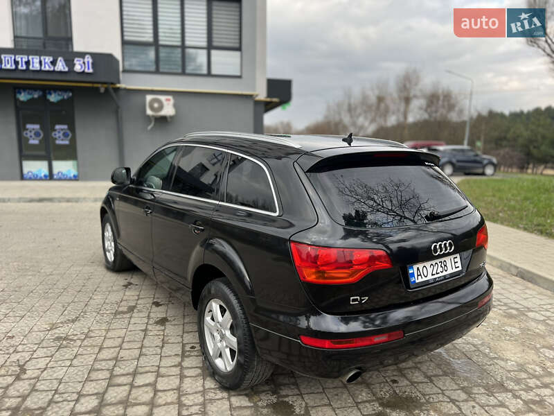 Внедорожник / Кроссовер Audi Q7 2006 в Новояворовске
