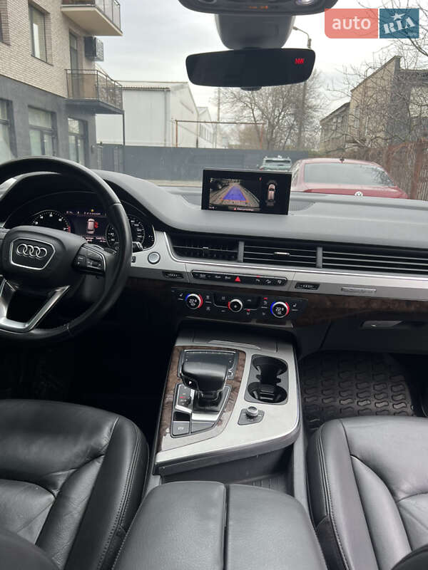 Внедорожник / Кроссовер Audi Q7 2017 в Ужгороде