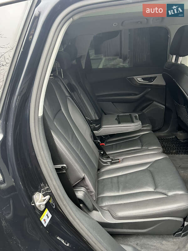 Внедорожник / Кроссовер Audi Q7 2017 в Ужгороде