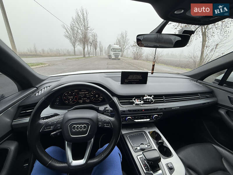 Внедорожник / Кроссовер Audi Q7 2016 в Кривом Роге