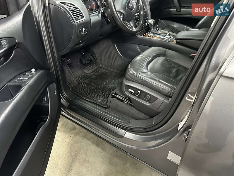 Внедорожник / Кроссовер Audi Q7 2012 в Брошневе-Осаде