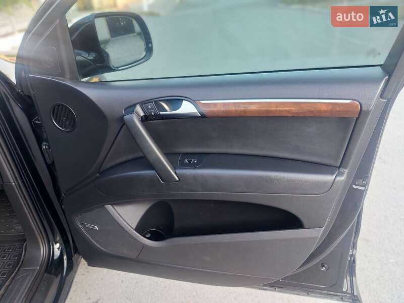 Внедорожник / Кроссовер Audi Q7 2012 в Смотриче