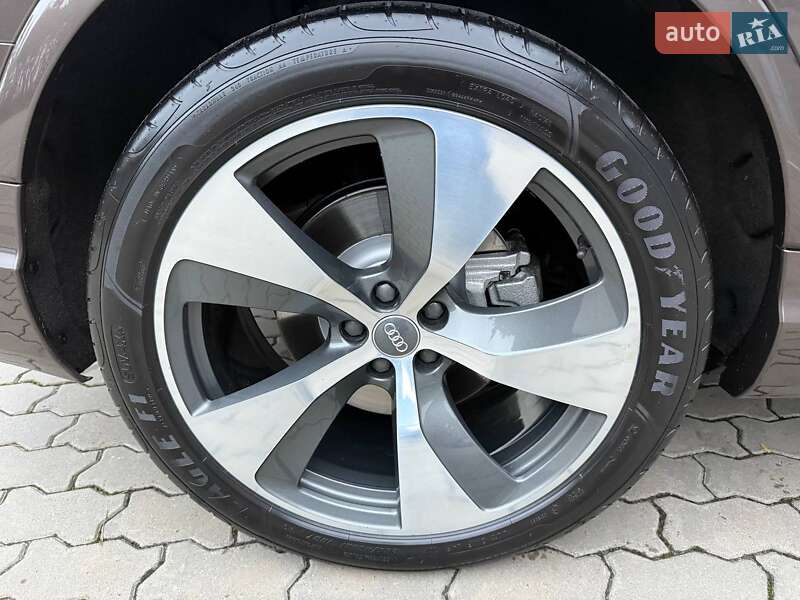 Внедорожник / Кроссовер Audi Q7 2017 в Ровно