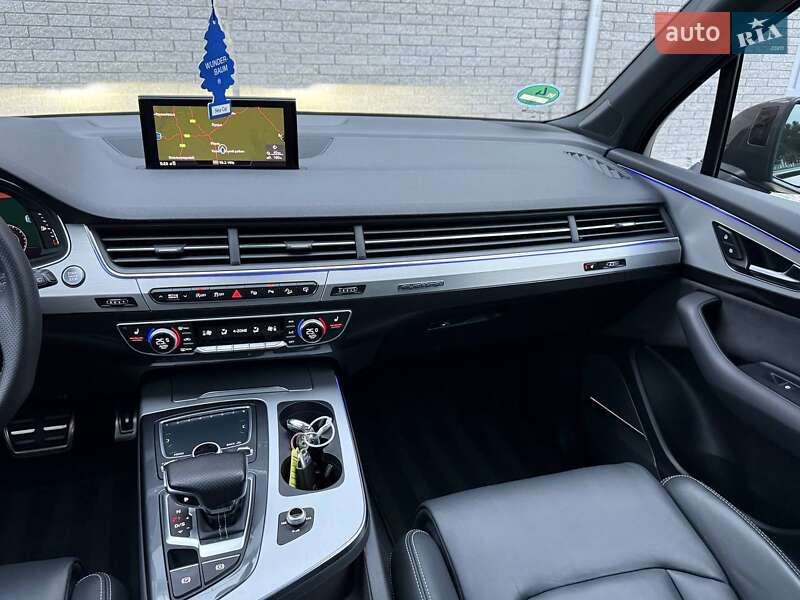 Внедорожник / Кроссовер Audi Q7 2017 в Ровно