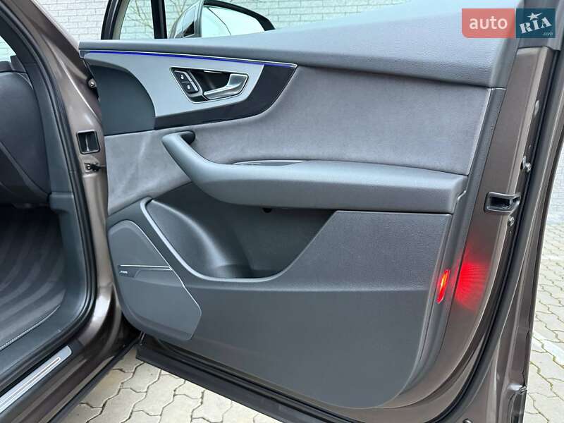 Внедорожник / Кроссовер Audi Q7 2017 в Ровно