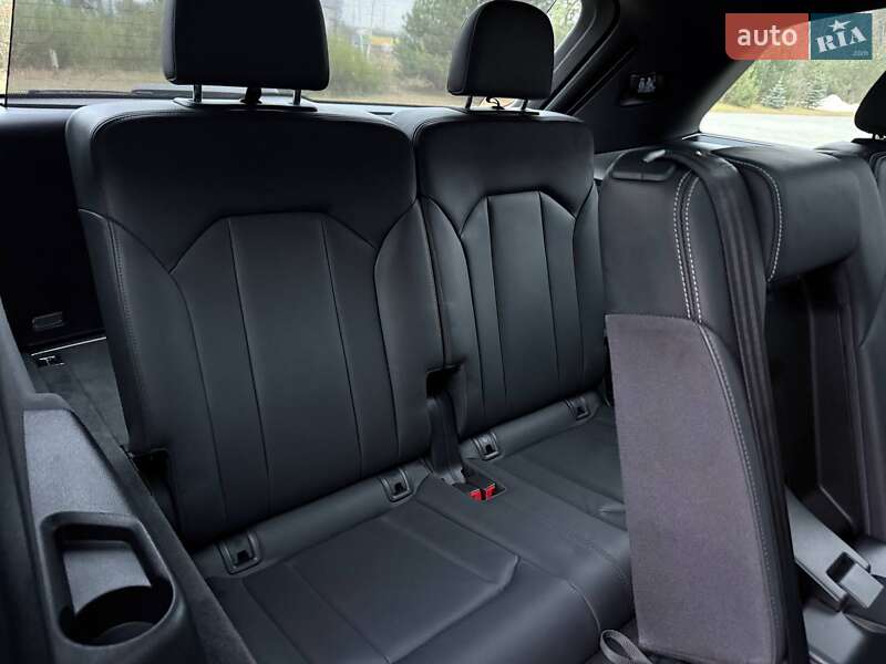 Внедорожник / Кроссовер Audi Q7 2017 в Ровно