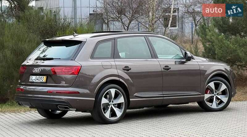 Внедорожник / Кроссовер Audi Q7 2017 в Ровно
