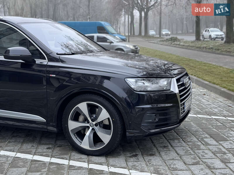 Внедорожник / Кроссовер Audi Q7 2017 в Ровно