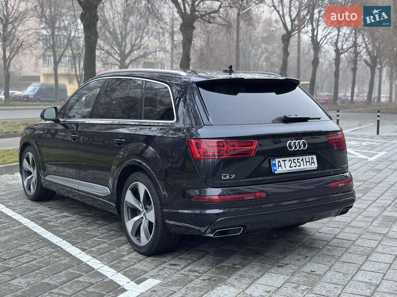 Внедорожник / Кроссовер Audi Q7 2017 в Ровно