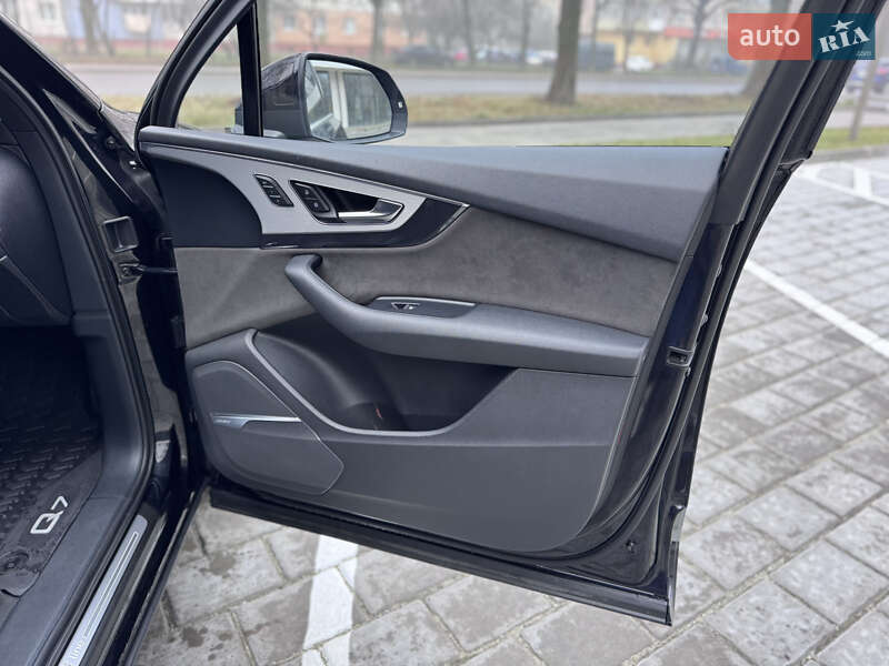 Внедорожник / Кроссовер Audi Q7 2017 в Ровно
