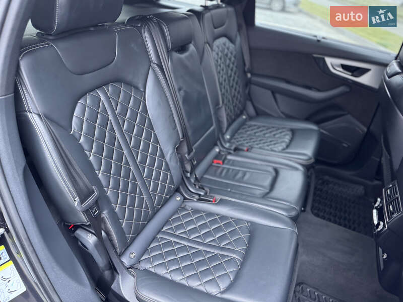 Внедорожник / Кроссовер Audi Q7 2017 в Ровно