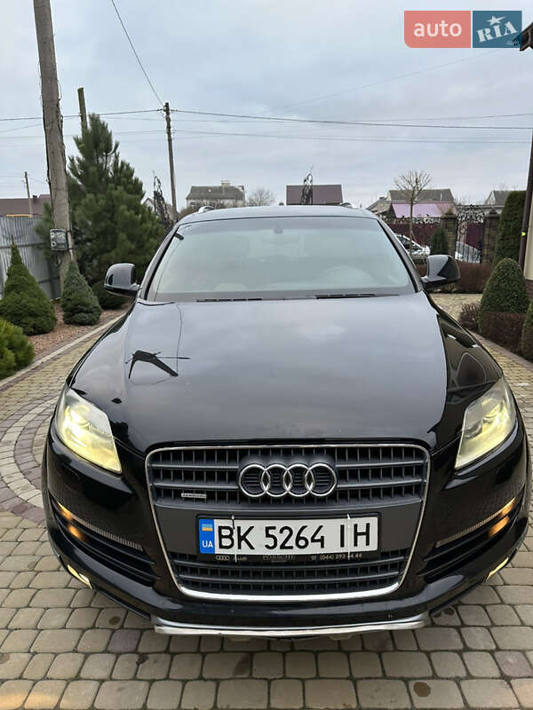 Внедорожник / Кроссовер Audi Q7 2009 в Млинове