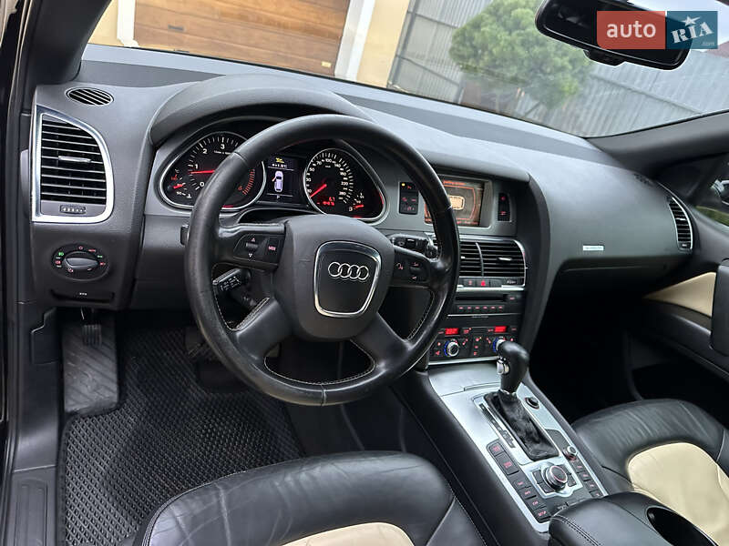 Внедорожник / Кроссовер Audi Q7 2009 в Млинове