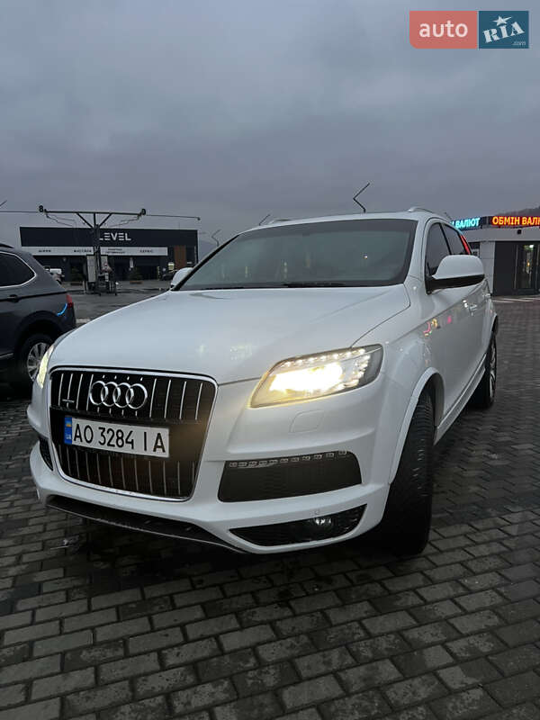 Внедорожник / Кроссовер Audi Q7 2012 в Хусте