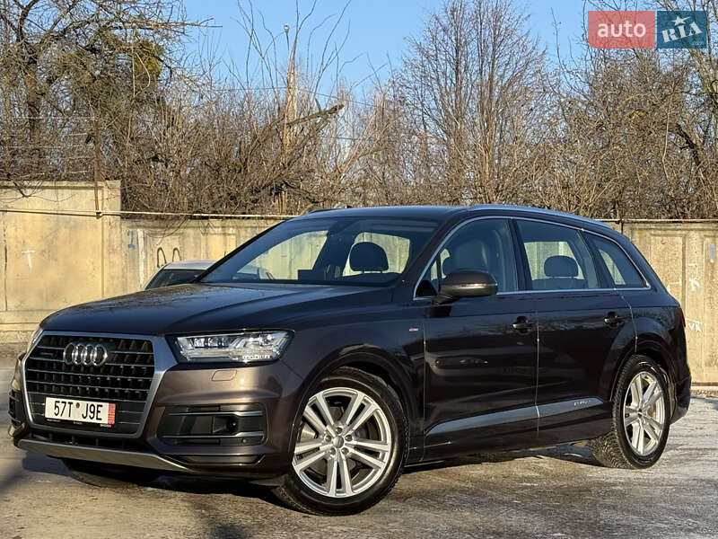 Внедорожник / Кроссовер Audi Q7 2017 в Ровно