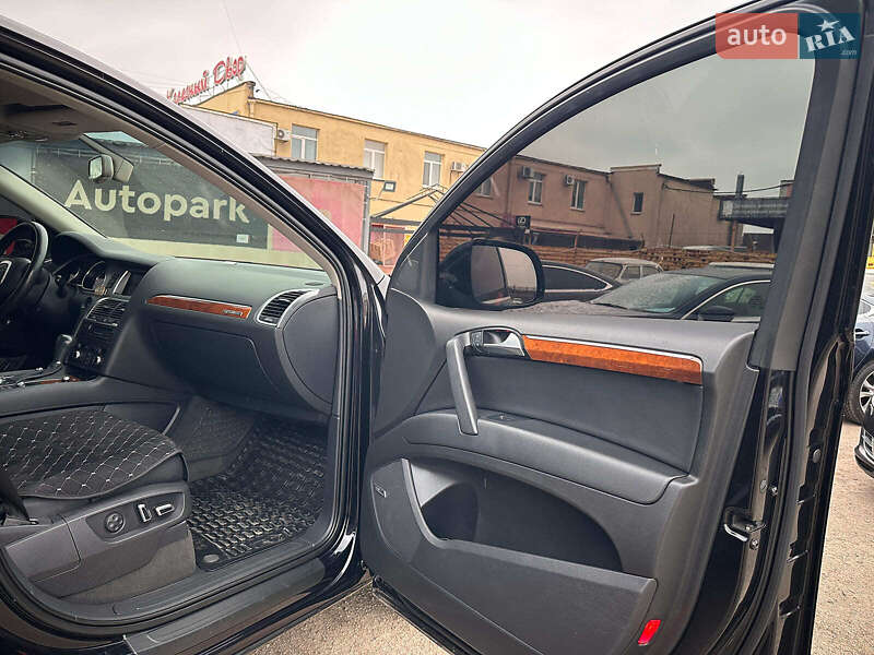 Внедорожник / Кроссовер Audi Q7 2010 в Запорожье