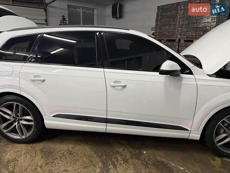 2017 Audi Q7, VIN WA1VAAF74JD011746:plate — фото 1 (autoria)