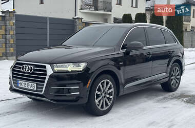 Позашляховик / Кросовер Audi Q7 2017 в Рівному