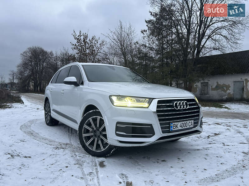 2016 Audi Q7, VIN WA1LAAF73HD014140:plate — фото 1 (autoria)