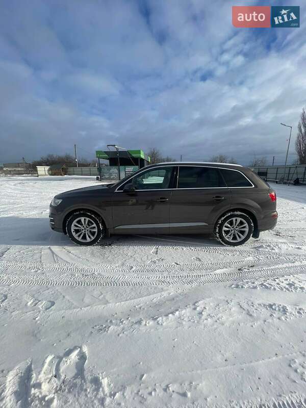Внедорожник / Кроссовер Audi Q7 2016 в Оратове