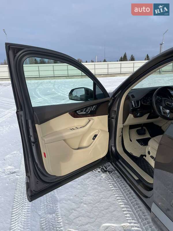 Внедорожник / Кроссовер Audi Q7 2016 в Оратове