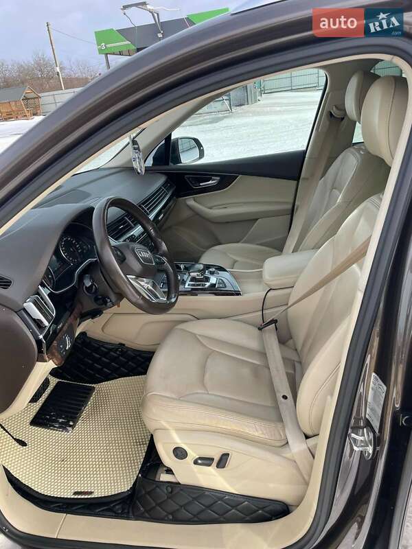Внедорожник / Кроссовер Audi Q7 2016 в Оратове