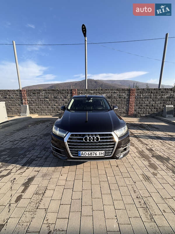 Внедорожник / Кроссовер Audi Q7 2015 в Виноградове