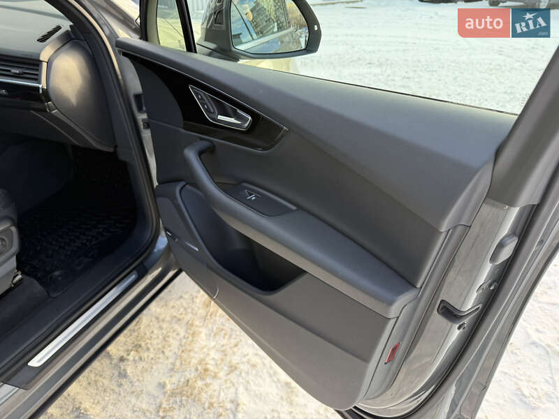 Внедорожник / Кроссовер Audi Q7 2017 в Киеве