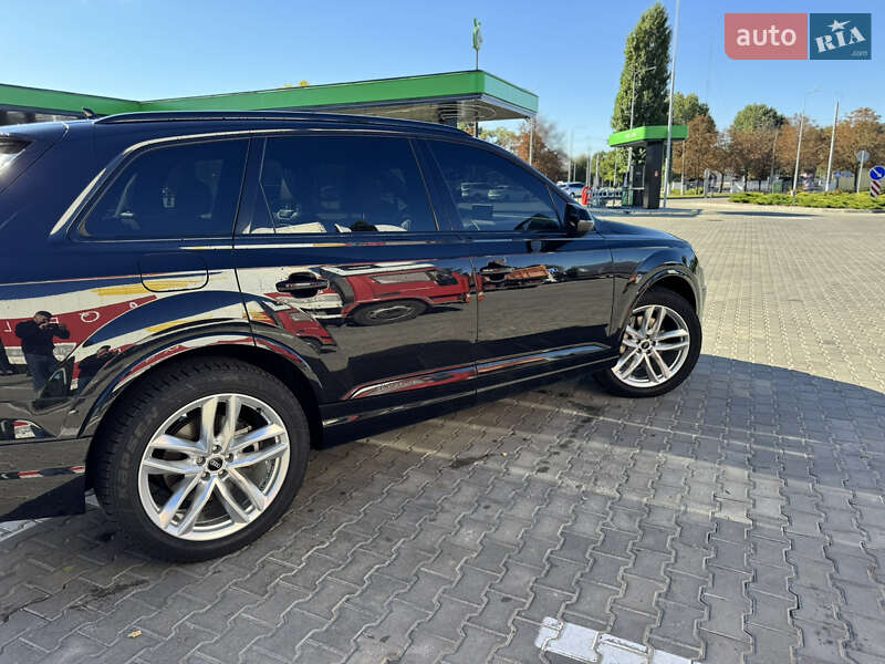 Позашляховик / Кросовер Audi Q7 2017 в Полтаві фото 4 Позашляховик / Кросовер Audi Q7 2017 в Полтаві
